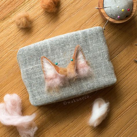 japanese artist creates incredibly realistic cats heads using needle felted wool Felting Pictures, Felted Crafts, Needle Felted Cat, Wool Cat, Felted Wool Crafts, Wool Animals, Needle Felting Tutorials, Felt Embroidery, Needle Felting Projects