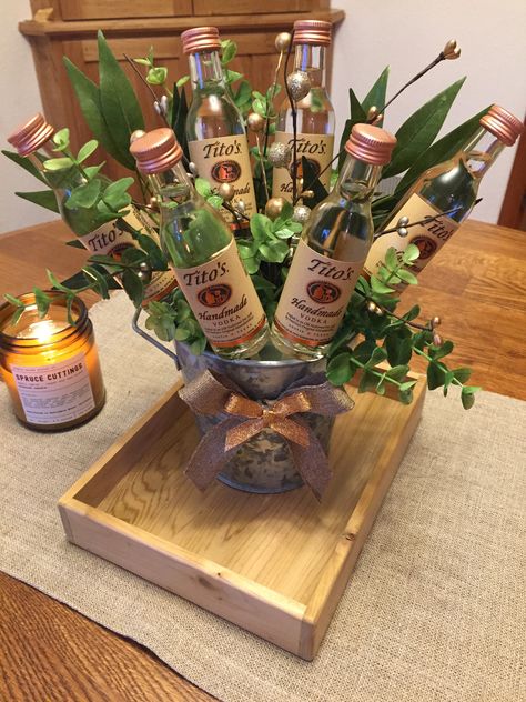 Tito’s Vodka Gift Basket Gifting Alcohol Ideas, Alcohol Gift Basket Ideas For Women, Tequila Gift Basket Ideas Diy, Vodka Bouquet, Titos Gift Baskets, Vodka Basket Gift Ideas, Liquor Centerpieces, Creative Alcohol Gifts, Alcohol Centerpieces