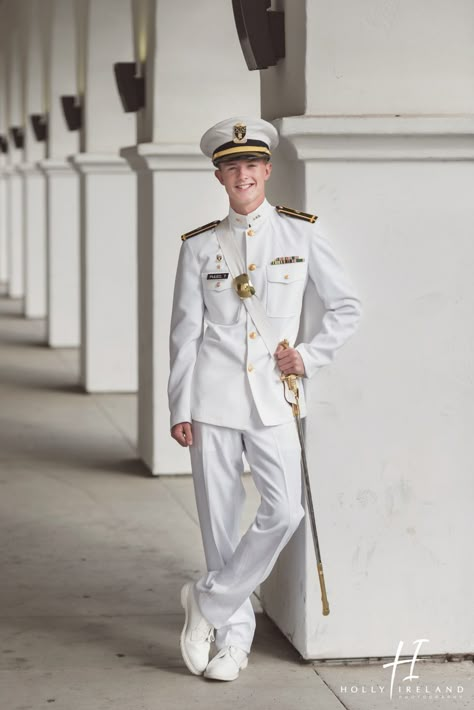 Indian Navy Uniform, Seaman Aesthetic, Navy White Uniform, Suit And Tie Men, Army Service Uniform, Man Suit Photo, Naval Uniform, Navy Groom, Military Dress Uniform