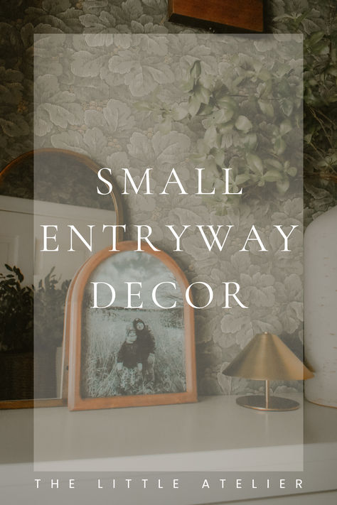 green wallpaper, mirror and photograph and small brass lamp, vase with greenery Entrance Nook Ideas, Floating Shelf Entryway, Small Entryway Decor Ideas, Small Entryway Decor, Small Entryway Ideas, Shelf Entryway, Entryway Decor Ideas, Small Entryways, Small Entryway