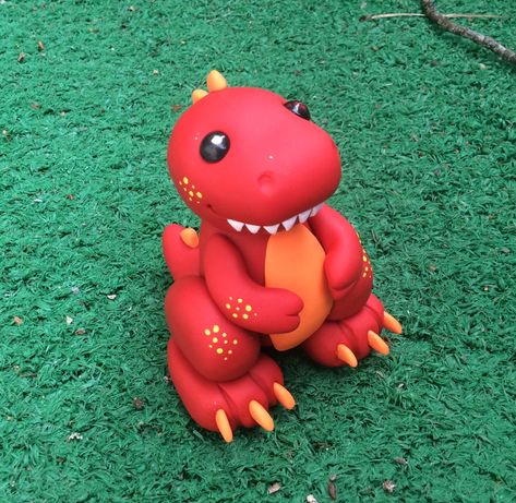 Tiny T-rex by Galactic Menagerie #dinosaur #trex #polymerclay Polymer Dinosaur, Faux Bakes, Dinosaur Wedding Cake, Poly Animals, Dinosaur Wedding, Art Docent, Fimo Ideas, Nifty Crafts, Cake Topper Tutorial