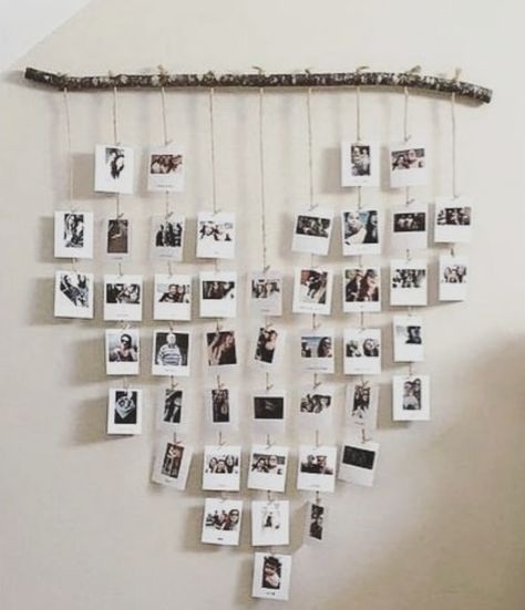 Wall Decor Ideas With Photos, Ways To Hang Photos Without Frames, Hanging Photo Wall, Photo Hanging Ideas Wall, Hanging Polaroid Pictures, Polaroid Wall Decor, Picture Collage Ideas, Diy Photo Wall, Photowall Ideas