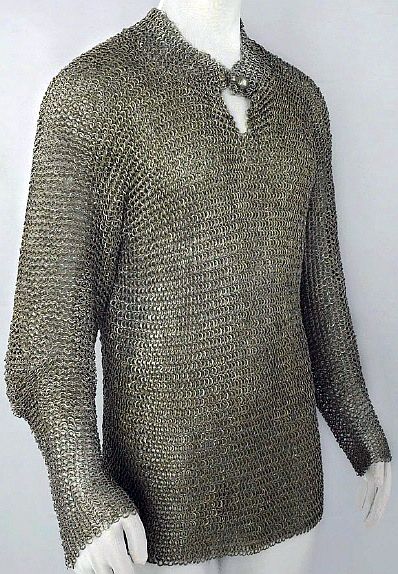 European riveted mail hauberk, Germany, mid 15th century 1450 - 1600. Low-carbon steel, hardened by quenching after construction. Length: 68.5 cm. Diameter: 1.11 cm, links. Weight: 9.015 kg, The Wallace collection. (Wallace A3). Chainmail Shirt, Chainmail Armor, Armor Shirt, Historical Armor, Body Armor, Arm Armor, Chain Mail, Medieval History, Medieval Armor