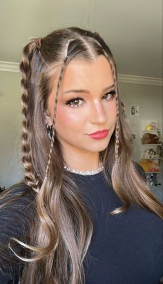 Κούρεμα Bob, Hairstyle Examples, Hair For School, Rave Hair, Cute Simple Hairstyles, Simple Hairstyles, Fishtail Braid, School Hair, Cute Hairstyle