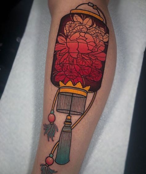 1,202 Likes, 19 Comments - ☂️Jay Jorée☂️ (@jayjoree) on Instagram: “Would love to do more lanterns pieces will be drawing up some and putting them up for grabs” Japanese Lantern Tattoo, Lantern Tattoo Design, Dallas Tattoo, Lantern Tattoo, Japanese Lantern, Japanese Lanterns, Toenail Polish, Sleeves Ideas, Toe Nail Art