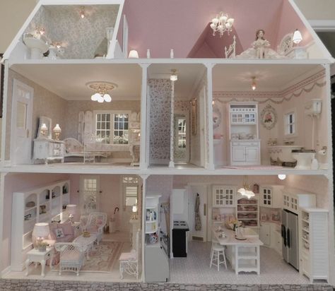 Pink And White Dollhouse, Diy Sylvanian Families, Coquette Dollhouse, Doll House Aesthetic, Cute Doll House, Pink Doll House, Sylvanian Families House, Cute Dollhouse, Pink Coquette Aesthetic