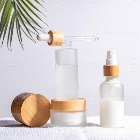 Bamboo cream jar and dropper bottle with face oil on a white background. Cosmetic container mockups. Background for branding and packaging presentation. Natural skincare beauty product concept. Store Moodboard, Background Cosmetic, Packaging Presentation, Dropper Bottle, Cosmetic Containers, Dropper Bottles, Natural Skincare, Beauty Product, Face Oil