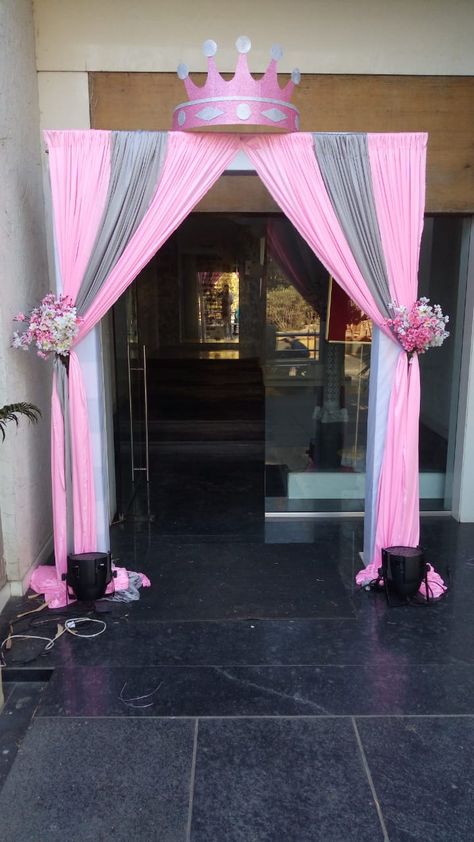 Birthday Entrance Decor, Birthday Entrance, Entrance Door Decor, Hall Entrance, Carnival Birthday Party Theme, Carnival Birthday Parties, Carnival Birthday, Entrance Decor, Door Decoration