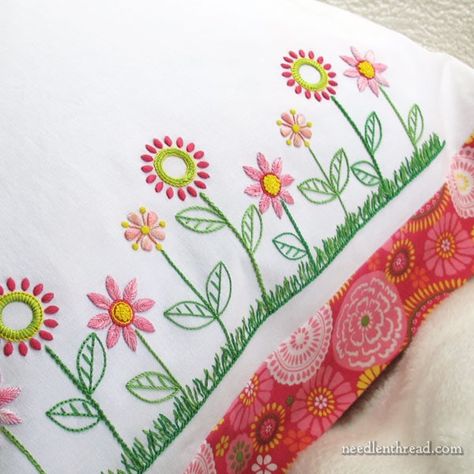 Hand Embroidery Corner Designs, Embroidered Pillowcases Pattern, Hand Embroidery Pillowcases, Embroidery On Pillow Cases, Hand Embroidered Pillowcases, Pillow Case Embroidery Patterns, Embroidered Pillowcases Ideas, Pillow Case Embroidery, Hand Embroidery Patterns Free