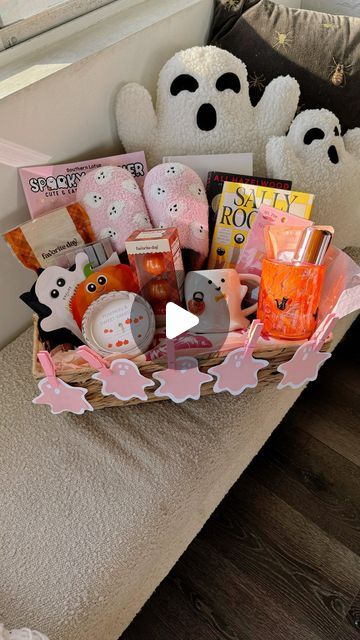 Maxie Huez | Lifestyle, Fashion & Beauty | on Instagram: "Making a fall themed book basket 👻💕 comment GB6 if you want me to send you the link to everything shown (you may not receive my dm if you are not following me & have your messages restricted in your privacy settings!) 🌟

#booktok #bookish #bookworm #giftideas #amazon boo basket, halloween gift basket, gift inspo, book lover, fall, fall vibes, fall gift basket, book gift basket, bookish gift ideas, halloween finds, halloween home decor, fall reading, reading, fall snacks, fall treats, making a gift basket, make a gift basket with me, make a boo basket with me, making a boo basket, homebody, cozy, gift basket, amazon finds, amazon must haves, Target, Anthropologie" Cozy Gift Basket, Make A Gift Basket, Book Gift Basket, Book Basket, Fall Gift Baskets, Making A Gift Basket, Halloween Gift Baskets, Fall Snacks, Book Baskets