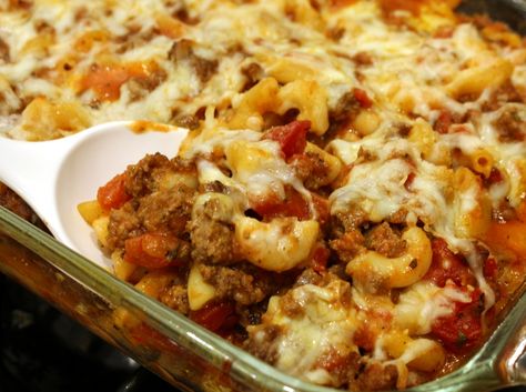 Baked Goulash, Macaroni And Tomatoes, Can Tomato Sauce, Beef Goulash, Goulash Recipes, Elbow Macaroni, Quick Weeknight Meals, Minced Meat, Goulash