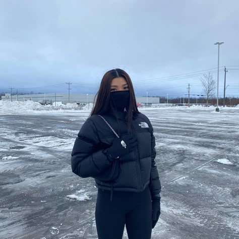 Northface Puffer Jacket Outfit, Tnf Nuptse Outfit, North Face Outfits Women, The North Face Jackets Outfits, Northface Jacket Outfit, Puffer Jacket Outfit Women, The North Face Outfit, North Face Puffer Jacket Outfit, North Face Jacket Outfit