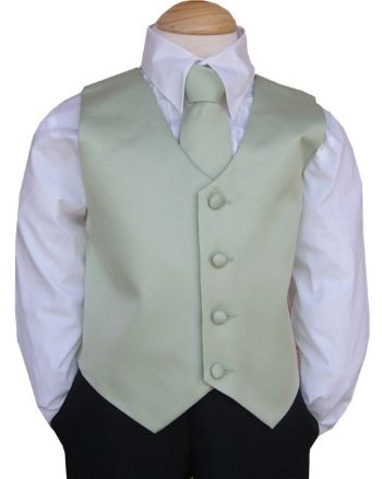 Quince Chambelanes Outfits, Chambelanes Outfits Quinceanera, Chambelan Outfits, Green Vest Outfit, Chambelanes Outfits, Green Quinceanera Theme, Cinderella Quinceanera Themes, Yellow Champagne, Sweet 15 Party Ideas Quinceanera