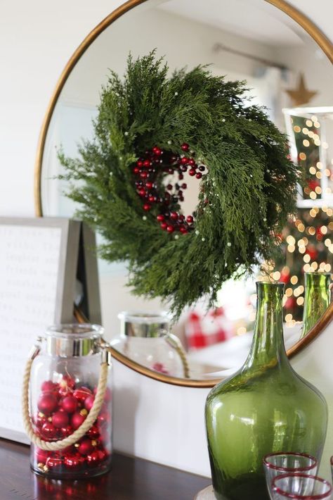 Christmas wreath in a holiday dining room. Love this hung directly over the mirror! Wreath On Round Mirror, Christmas Wreath On Mirror, Christmas Mirrors, Christmas Mirror Decorations, Wreath On Mirror, Holiday Dining Room, Christmas Mirror, Farmhouse Christmas Wreath, Mirror Decor Ideas