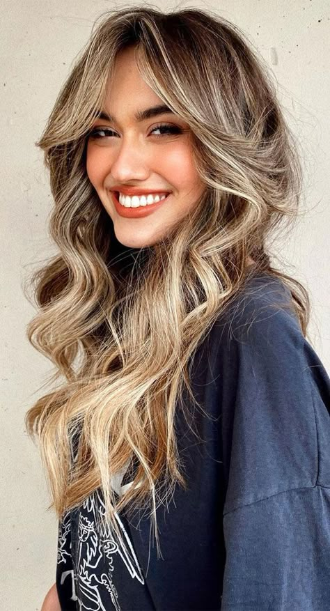 Trendy We Fryzurach, Tan Skin Blonde Hair, Layered Hair With Bangs, Long Hair With Bangs, Feathered Hairstyles, Haircuts With Bangs, Curtain Bangs, Long Hair Cuts, Medium Length Hair Cuts