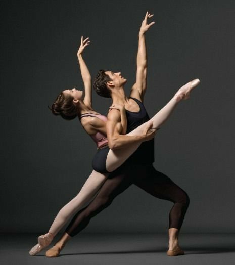 Dance Duet Poses, Street Ballet, Ballet Couple, Dance Goals, Dance Duet, Dance Picture Poses, Dance Photo Shoot, Ballet Pictures, Dance Photography Poses