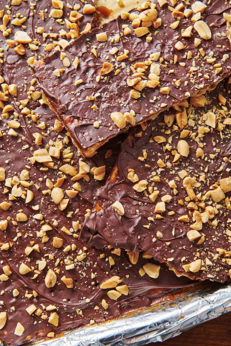 Chocolate Covered Caramel Matzoh Recipe — The Mom 100 Passover Ideas, Hanukkah Desserts, Passover Dinner, Almond Flour Cakes, Chopped Liver, Seder Table, Passover Desserts, Matzo Meal, Hanukkah Food