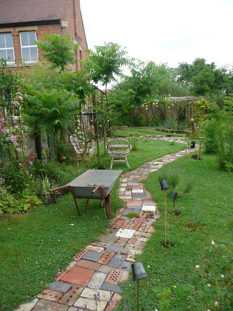 Diy Garden Walkway, Garden Walkway Ideas, Rose Hedge, Creative Garden Decor, Connecting With Nature, Brick Path, Walkway Ideas, Walkways Paths, Brick Garden