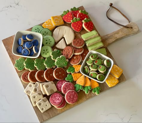 Charcuterie Cookies Decorated, Charcuterie Cookies, Cookie Platter Ideas, Cookie Charcuterie, Summer Sugar Cookies, Royal Icing Decorated Cookies, Cookie Platters, Cookie Board, Party Cookies