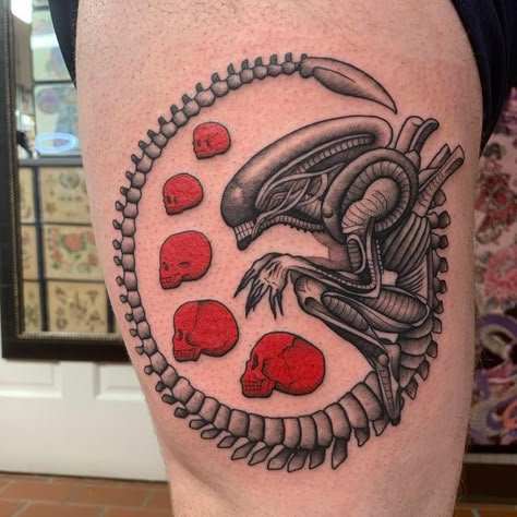 Xenomorph Queen Tattoo, Cat Jaw Bone Tattoo, Alien Xenomorph Tattoo, Alien Tattoo Xenomorph, Xenomorph Tattoo, Fandom Tattoos, Horror Tattoos, Throat Tattoo, Bone Tattoos