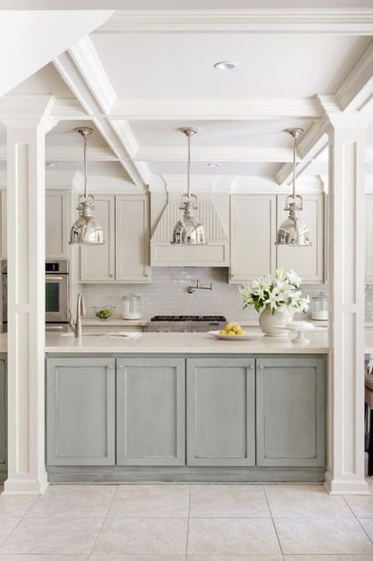 Cream Kitchen Cabinets, Kitchen Cabinets Color Combination, Cocina Shabby Chic, Two Tone Kitchen Cabinets, Kitchen Painting, Painted Kitchen Cabinets Colors, Cabinets Ideas, Two Tone Kitchen, Painting Kitchen