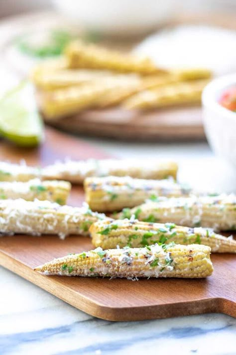 Elote Corn Recipe, Corn Elote Recipe, Mini Aperitivos, Corn Elote, Vegetarian Party, Elote Corn, Vegetarian Party Food, Mexican Appetizers, Baby Corn