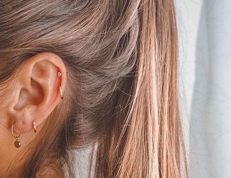 Double Helix Stud And Hoop, Gwyneth Paltrow Ear Piercings, Mid Helix Piercing Ideas, Helix Piercing Ideas, Double Helix Piercing, Piercing Inspiration, Double Piercing, Cute Ear Piercings, Helix Hoop