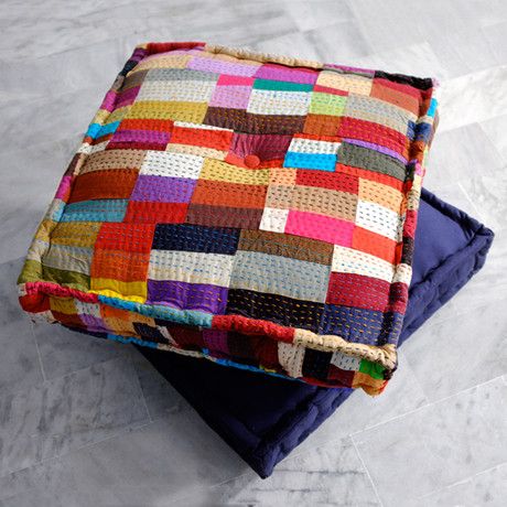 Colorful Floor, Patch Pillow, Patchwork Cushion, Cushions To Make, Design Aesthetics, Textile Crafts, Textile Arts, Diy Quilt, Quilted Pillow