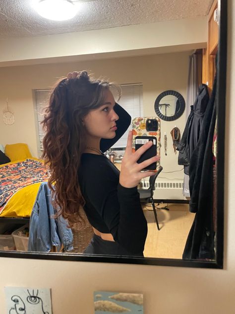 side profile and long hair, mirror selfie inspo Side Profile Selfie Ideas, Side Profile Mirror Selfie, Long Hair Mirror Selfie, Side Profile Pics, Side Profile Selfie, Hair Mirror Selfie, Hair Mirror, Vacation Pics, Insta Photos