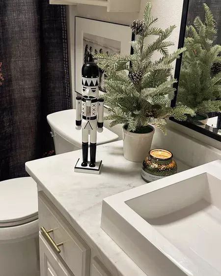 Bathroom Holiday Decor, Western Bathroom Decor, Classy Christmas Decor, Holiday Bathroom, Nutcracker Decor, Simple Bathroom Decor, Boho Bathroom Decor, Eclectic Bathroom, Christmas Apartment