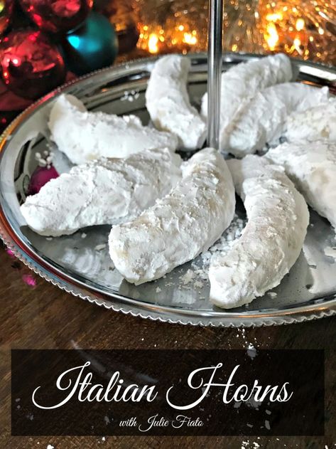 This vintage authentic Italian Horn Cookie Recipe will be your favorite Christmas cookie after you try them!  The dough is soft, fluffy, and filling is sweet! Easy Cannoli Recipe, Cannoli Recipe Easy, Easy Cannoli, Peanut Butter Cookie Bars, Italian Christmas Recipes, Traditional Christmas Cookies, Cannoli Recipe, White Chocolate Cranberry Cookies, Italian Christmas Cookies