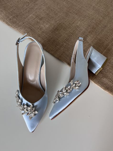 Light Blue Wedding Shoes, Embroidered Wedding Shoes, Heels Bride, Wedding Shoes Block Heel, Block Heels Wedding, Light Blue Heels, Shoes Light Blue, Blue Block Heels, Wedding Shoes For Bride