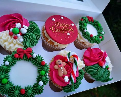 Christmas Cake And Cupcakes, Elf On The Shelf Cupcakes, New Home Cupcakes, Christmas Theme Cupcakes, Christmas Cupcakes For Kids, New Years Eve Cupcakes, Christmas Cupcake Designs, Christmas Cupcakes Ideas, Christmas Cupcakes Decoration Fondant