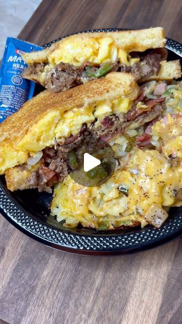 Desha Jordan on Instagram: "Texas Cheesesteak Melt!! #delicious #foodie #reels #tasty #toptags #mealsbydesha #foodiegram #easyrecipe #copycat #goodeats #reelsinstagram #food #wafflehouse #explore @wafflehouseofficial" Texas Cheesesteak Melt, Texas Cheesesteak, Waffle House, Food Goals, Angel Numbers, Chris Brown, Good Eats, Waffles, Easy Meals