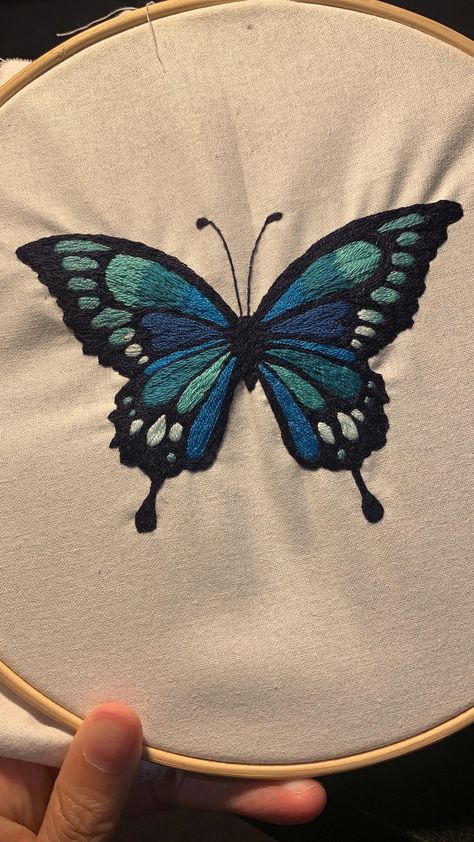 Butterfly Thread Work, Hand Embroidered Butterflies, Hand Embroidery Butterfly Design, Cool Things To Embroider, Monarch Butterfly Embroidery, Embroidery Designs Butterfly, 3d Butterfly Embroidery, Blue Butterfly Embroidery, Butterfly Embroidery Pattern