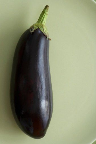 How to Prepare Eggplant to Cook | Livestrong.com Eggplant In The Oven, How To Prepare Eggplant, Eggplant Recipes Easy, Eggplant Seeds, Eggplant Recipe, Vegetable Pictures, Prepared Horseradish, Baked Eggplant, Cooking Tutorials