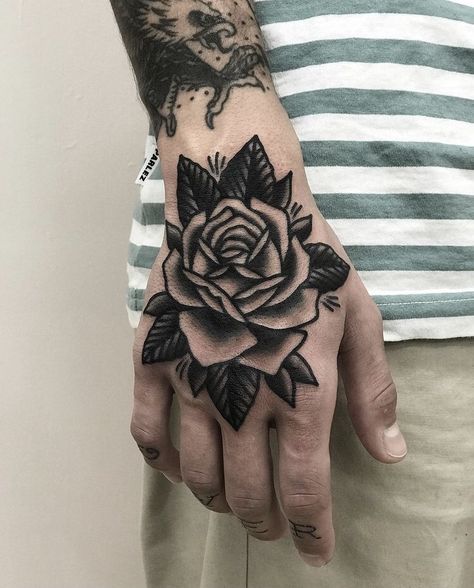 Traditional Tattoo Old School, Rose Hand Tattoo, Organic Tattoo, Optical Illusion Tattoo, Black Rose Tattoos, Traditional Tattoo Sleeve, Old School Tattoo Designs, Hand Tattoos For Guys, Tattoo Flash Art