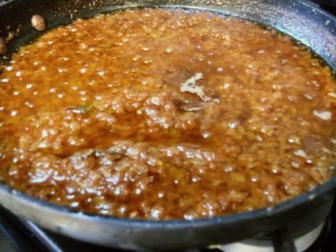 Spanish Sofrito, Diane Sauce, Spanish Recipes, Cooking Tomatoes, Onion Sauce, Spanish Onion, Onion Recipes, Red Sauce, Spanish Food