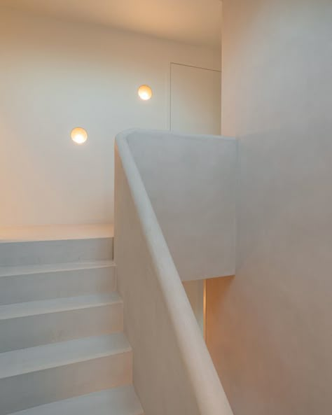 Wall Lighting Ideas, Architectural Lighting Fixtures, Modular Lighting, Escalier Design, Architectural Lighting, Interior Stairs, House Stairs, Wall Lighting, Light Architecture