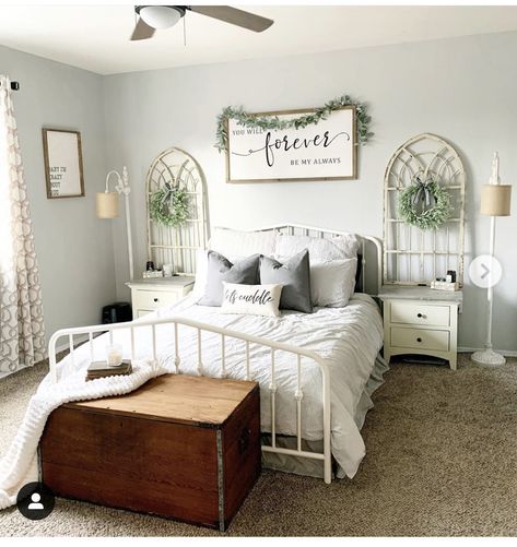 White Iron Bed Frame Bedroom Farmhouse, White Iron Bed Frame Bedroom Ideas, White Rod Iron Bedroom Ideas, White Metal Frame Bedroom Ideas, White Iron Beds Bedroom Decorating Ideas, White Iron Bed Frame Bedroom, White Metal Bed Frame Bedroom Ideas, White Farmhouse Bedding, Moms Bedroom Ideas