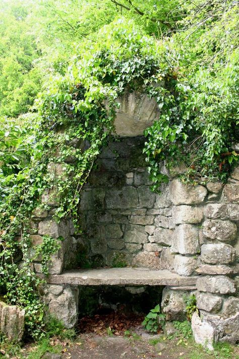 garden  stone fence seat.  Realitically, I will probably never do this. Still totally bad @$$, though! Secret Escapes, Garden Vines, Stone Bench, Garden Borders, Garden Seating, Cool Ideas, Old Stone, Garden Structures, Garden Cottage