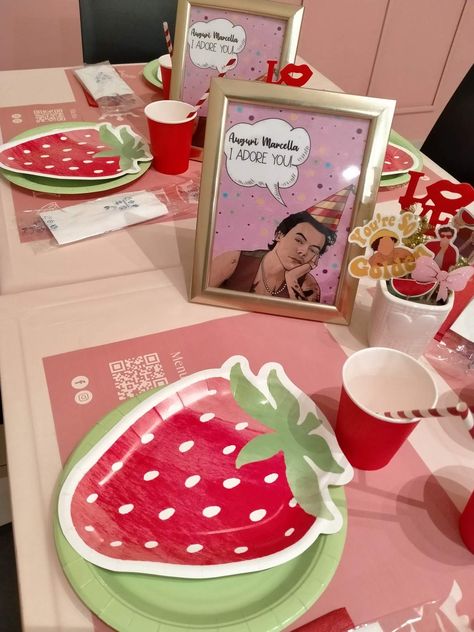 Harry Styles Bachelorette Party, Harry Styles Themed Party, Harry Styles Birthday Party Ideas, Harry Styles Birthday Party, Harry Styles Party Ideas, Harry Styles Party, Themed Christmas Gifts, One Direction Birthday, 18th Party Ideas