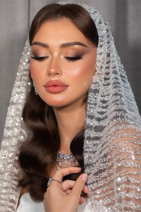 Peachy Lips, Desi Bridal Makeup, Glam Bride Makeup, Soft Smokey Eye, Gorgeous Wedding Makeup, Wedding Makeup Tutorial, Glam Wedding Makeup, Glam Bride, Wedding Makeup For Brown Eyes