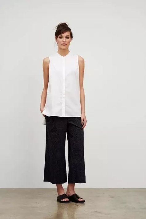 Capsule Wardrobe Elegant Minimal Classic, Eileen Fisher Style Over 50, Eileen Fisher Summer, Witchcore Fashion, Eileen Fisher Style, Spring Summer Capsule Wardrobe, Perfect Capsule Wardrobe, Core Wardrobe, Minimalist Capsule Wardrobe