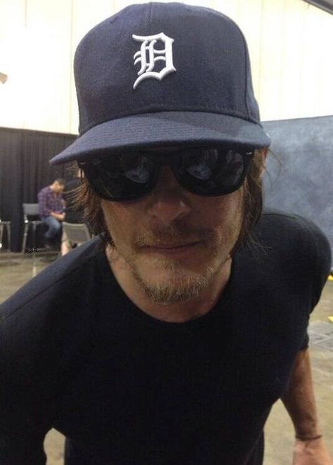 OMG Norman Reedus in a Detroit Tiger hat!!! Heaven.... Murphy Macmanus, Darryl Dixon, جوني ديب, Daryl Dixon, Norman Reedus, Dream Guy, The Walking Dead, Celebrity Crush, Actors & Actresses