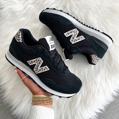 New Balance Animal Print, Women New Balance Shoes, New Balance Shoes For Women, Cute Shoes Sneakers, Preppy Sneakers, New Balance Womens Shoes, Nails And Outfits, New Balance Trainers, Body Fashion