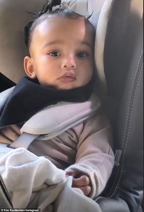 Celebrity Baby Pictures, Kim Kardashian Family, Chicago West, Chicago Baby, Jenner Kids, Kardashian Kids, Kardashian Photos, Kardashian Family, Mixed Kids