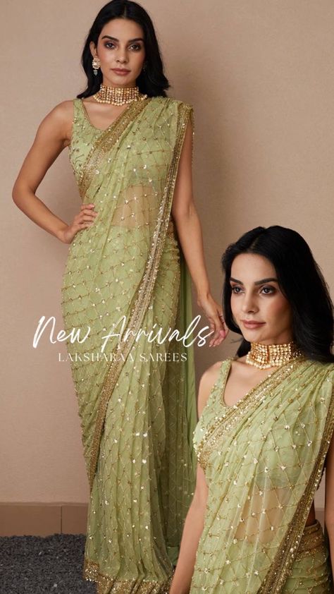 Sarees For Bridesmaids, Mehendi Outfits For Bridesmaid, Graduation Dinner Outfit, Green Sequin Saree, Farewell Makeup, Sangeet Saree, Sequinned Saree, Dupatta Styling, Bridesmaid Indian