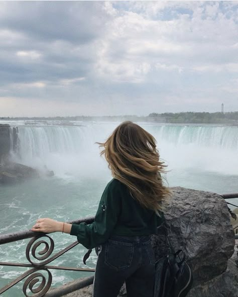 Insta Poses Toronto, Niagara Photo Ideas, Niagra Falls Insta Pics, Niagara Falls Photos, Toronto Trip Outfit, Niagara Falls Canada Photo Ideas, Niagra Falls Canada Photos, Niagara Falls Instagram Pictures, Niagara Falls Picture Ideas New York