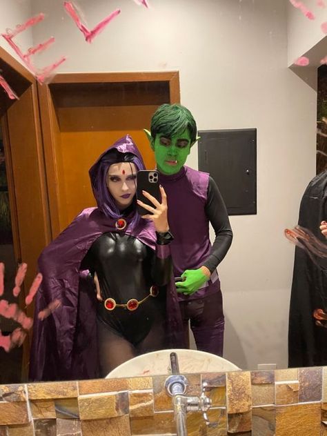 Robin And Raven Halloween Costume, Raven And Starfire Costume Couple, Stargirl And Raven Costume, Raven And Beastboy Couple Costumes, Raven And Beastboy Titans Costume Halloween, Raven And Robin Costume, Raven And Beat Boy Costume, Beast Boy Raven Halloween Costume, Raven And Beastboy Cosplay Costume